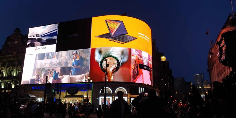 LED iPOSTER kao zamjena za roll-up display – sve što trebate znati